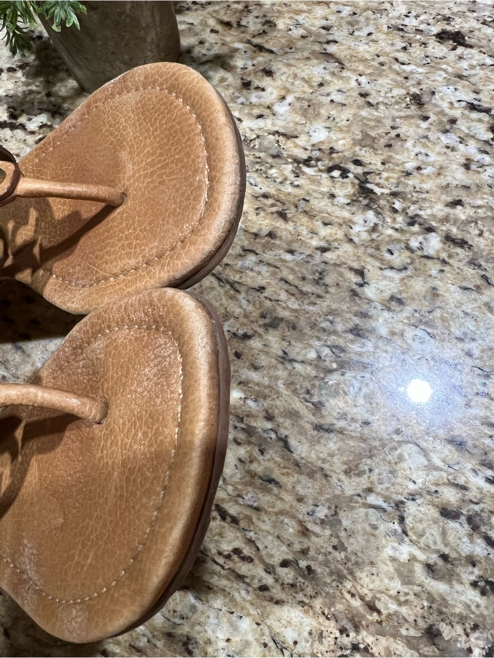 TORY BURCH Miller Tan Textured Leather Thong Sandal 6M - Picture 8 of 11